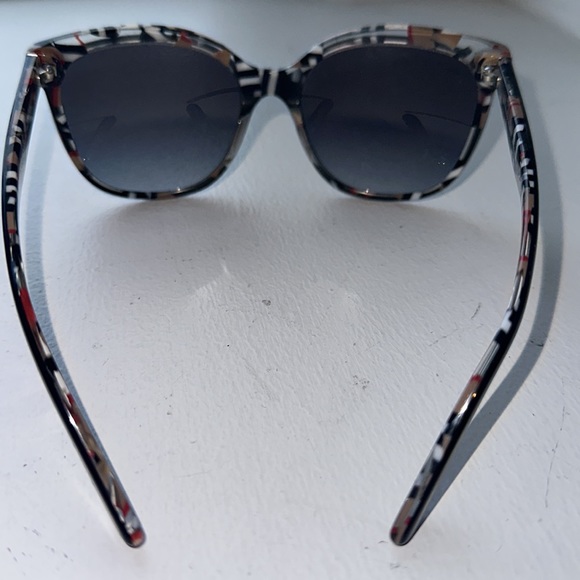 Burberry Sunglasses 🕶️ - Picture 2 of 3
